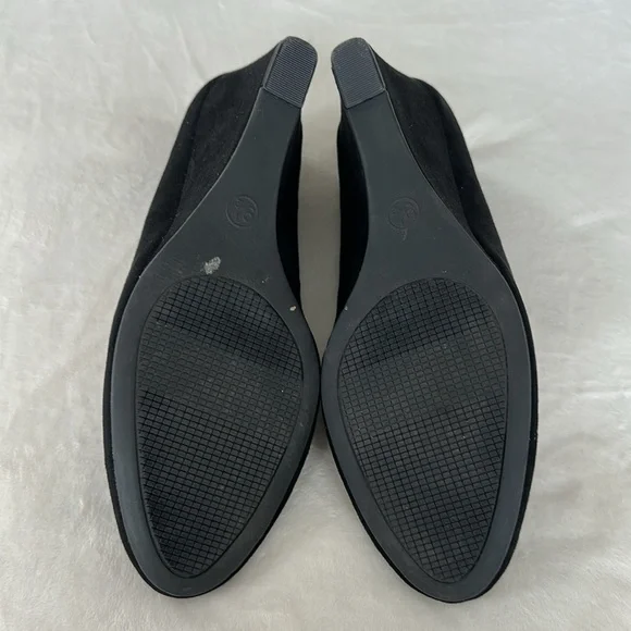 A New Day Black Suede Wedge Heels Size 9.5 – Classic Closed Toe - Picture 5 of 5